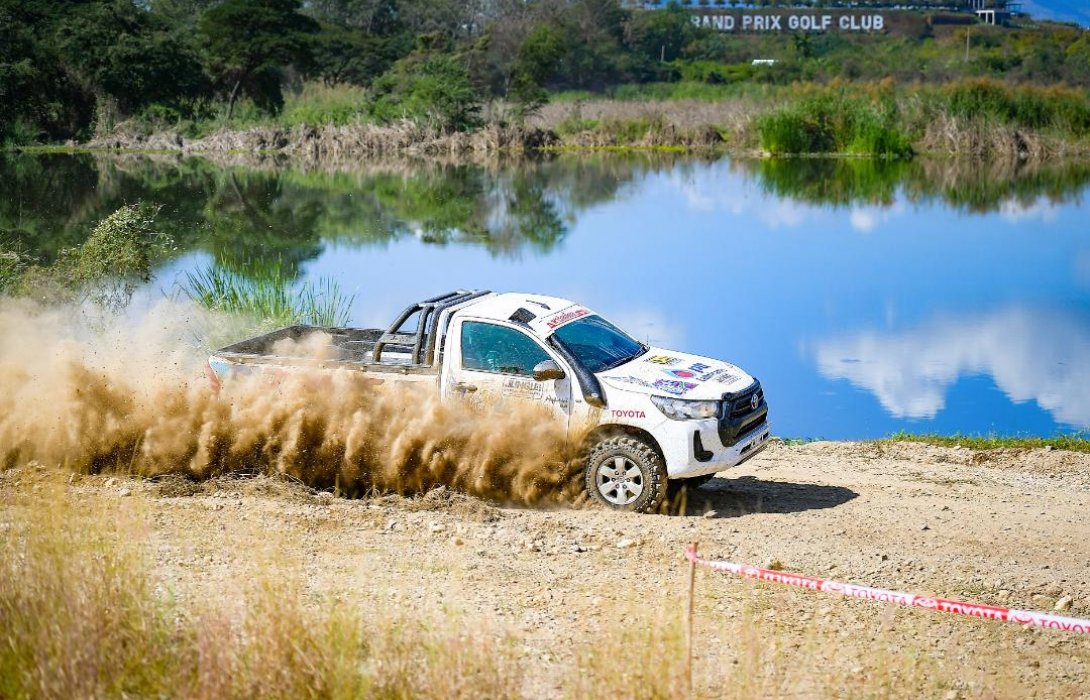 ศึกแห่งศักดิ์ศรี “Toyota Hilux Revo 10 เซียนประจัญบาน 2022”   