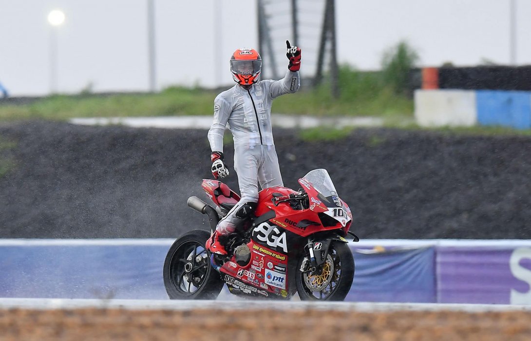 ท็อปฟอร์มต่อเนื่อง“ติ๊งโน๊ต”ฝ่าฝนคว้าชัย OR BRIC Superbike 3สนามติด“นครินทร์”เบิ้ลแชมป์ ซูเปอร์สปอร์ต