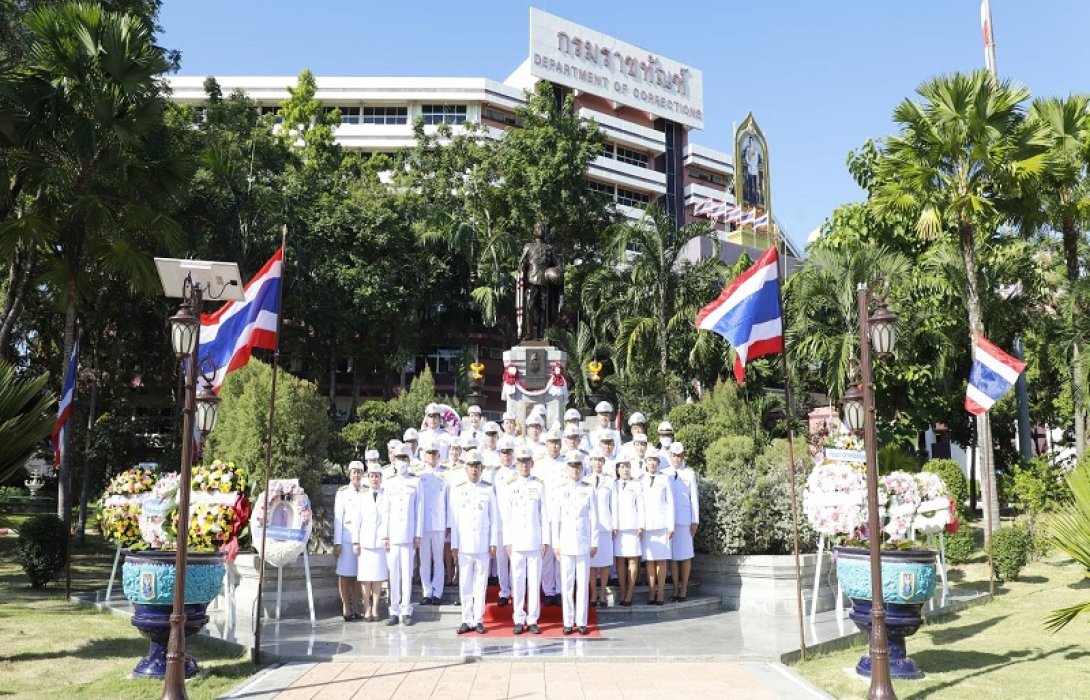 กรมราชทัณฑ์ จัดพิธีวางพวงมาลาถวายราชสักการะพระบาทสมเด็จพระมงกุฎเกล้าเจ้าอยู่หัว รัชกาลที่ 6 เนื่องในวันสมเด็จพระมหาธีรราชเจ้า ประจำปี 2566