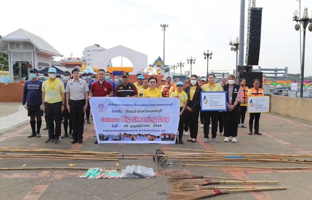 “ราชทัณฑ์” นำผู้ต้องขัง ร่วมกิจกรรม Big Cleaning Day เก็บขยะกระทง ท่าน้ำนนท์ หลังเทศกาลวันลอยกระทง