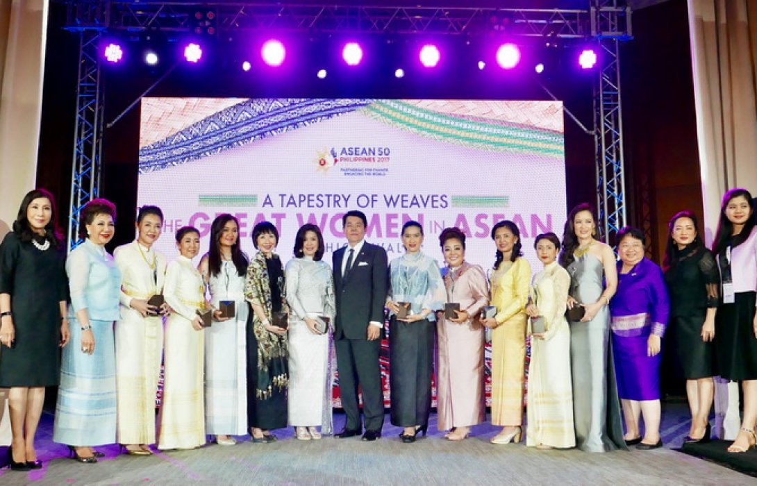10 นักธุรกิจหญิงเก่ง  รับรางวัล 