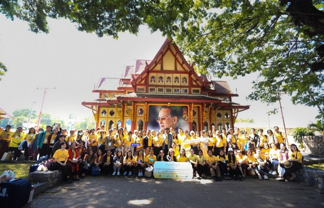 ทิพยประกันภัย นำคณะครู-อาจารย์ ร่วมโครงการ “ทิพย สืบสาน รักษา ต่อยอด ศาสตร์พระราชา ครั้งที่ 10” ตามรอยเสด็จฯ ทางรถไฟครั้งแรกของในหลวงรัชกาลที่ 9 เยือนสวนสมเด็จย่า พิพิธภัณฑ์ธรรมชาติที่มีชีวิต จังหวัดเพชรบุรี