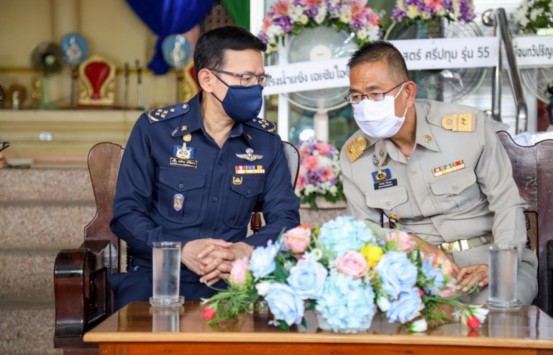 ประกันจ่ายค่าสินไหมทดแทน กรณีรถยนต์กระบะเสียหลักพลิกคว่ำ ที่จังหวัดเชียงใหม่แล้ว เลขาธิการ คปภ. ผู้ว่าราชการจังหวัดปทุมธานี ร่วมเป็นสักขีพยาน และให้กำลังใจแก่ครอบครัวผู้เสียชีวิต ทั้ง 5 ราย