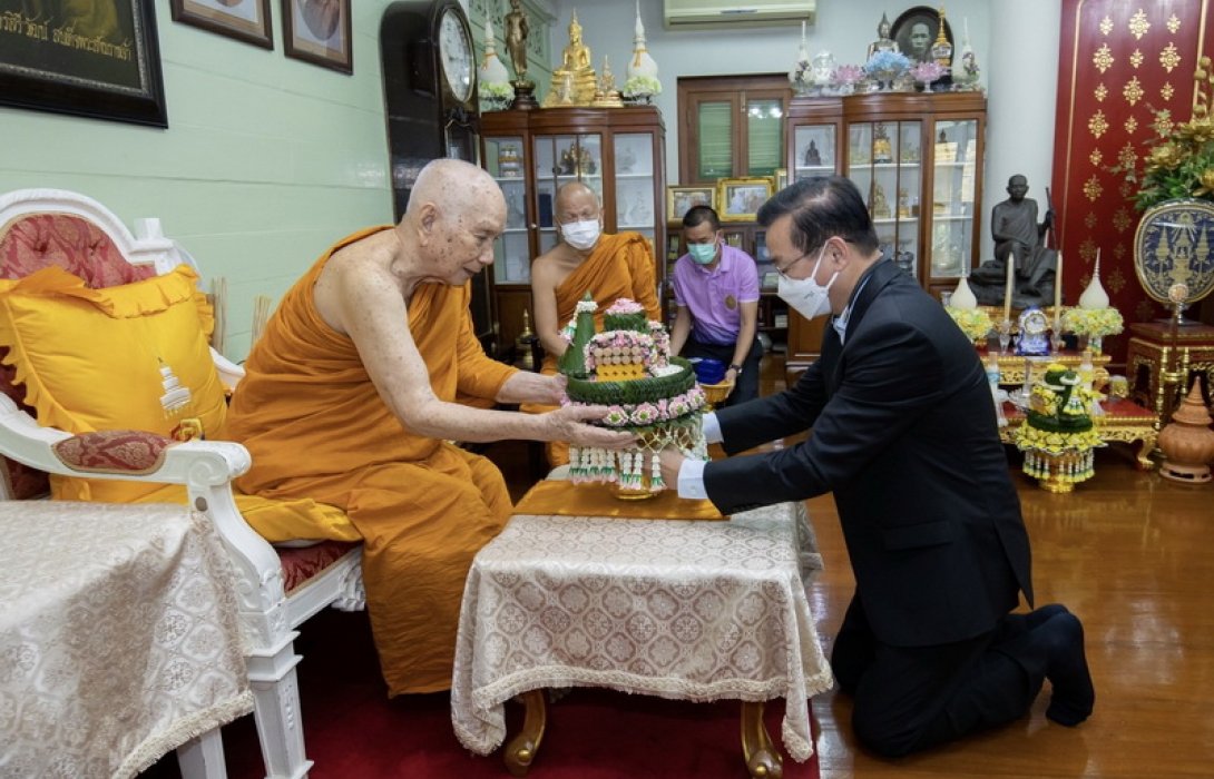 ทิพยประกันภัยเข้าเฝ้า ถวายสักการะและรับประทานพร จาก