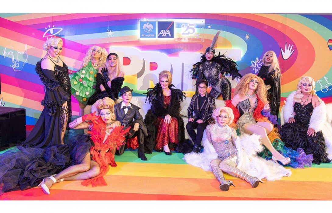  บมจ.กรุงไทย-แอกซ่า ประกันชีวิต นำโดยคุณแซลลี่ โอฮาร่า ประธานเจ้าหน้าที่บริหาร (คนกลาง) และ คุณบุปผาวดี โอวรารินท์ ประธานเจ้าหน้าที่บริหาร ฝ่ายทรัพยากรบุคคลและภาพลักษณ์องค์กรและการสื่อสารองค์กร (คนที่ 6 จากขวา) จัดงาน “Pride for Good” ซึ่งเป็นกิจกรรมที่รว