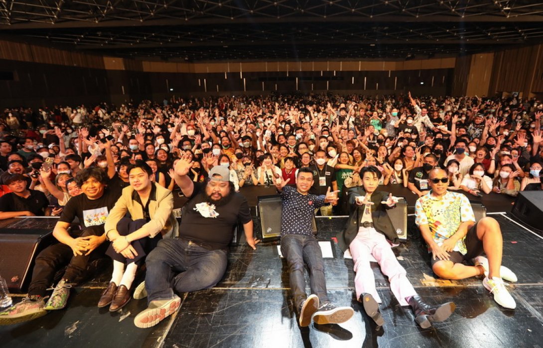 TIP Society โดย ทิพยประกันภัยเอาใจลูกค้า TIP PET Lover พาไปสนุกสุดมันส์กับ 2 วงดัง MODERNDOG (ทีมหมา) x POLYCAT (ทีมแมว) ครั้งแรกในรูปแบบคอนเสิร์ต RAINING CATS & DOGS