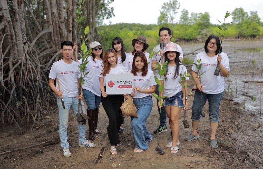 ซมโปะ ประกันภัย ร่วมกับ ธนาคารซีไอเอ็มบีไทย นำทีมพนักงานจิตอาสาฟื้นฟูระบบนิเวศ ในโครงการปลูกป่าชายเลน ปากน้ำประแส อ.แกลง จ.ระยอง