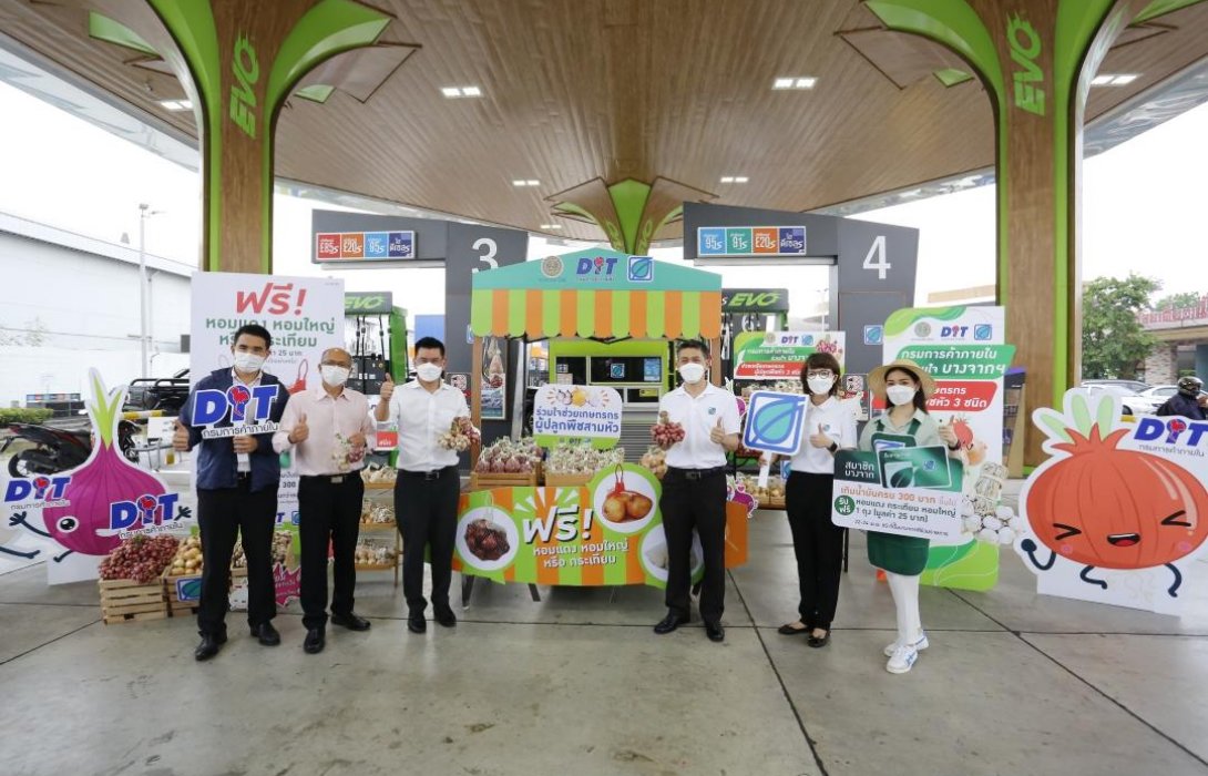 กรมการค้าภายใน ผนึก “4 ปั๊มน้ำมัน”ช่วยเหลือเกษตรกรผู้ปลูกพืชหัว 3 ชนิด ส่งผลให้ราคาพุ่งสูงขึ้นต่อเนื่อง