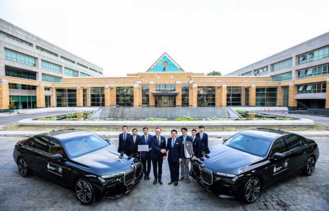 บีเอ็มดับเบิลยู ประเทศไทย ส่งมอบบีเอ็มดับเบิลยู i7 xDrive60 M Sport แก่กระทรวงการต่างประเทศ 
