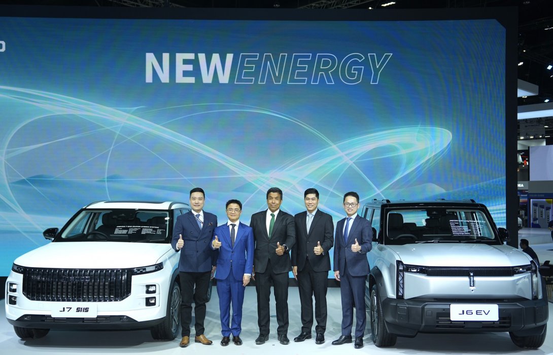 OMODA & JAECOO เผยโฉมยนตรกรรมสุดล้ำ JAECOO 7 SHS (Super Hybrid System) พร้อมประกาศแผนเตรียม Chery บุกตลาดไทย ปลุกพลังแห่ง New Energy เพื่ออนาคตใหม่ของวงการยานยนต์ ในงาน Motor Show 2025