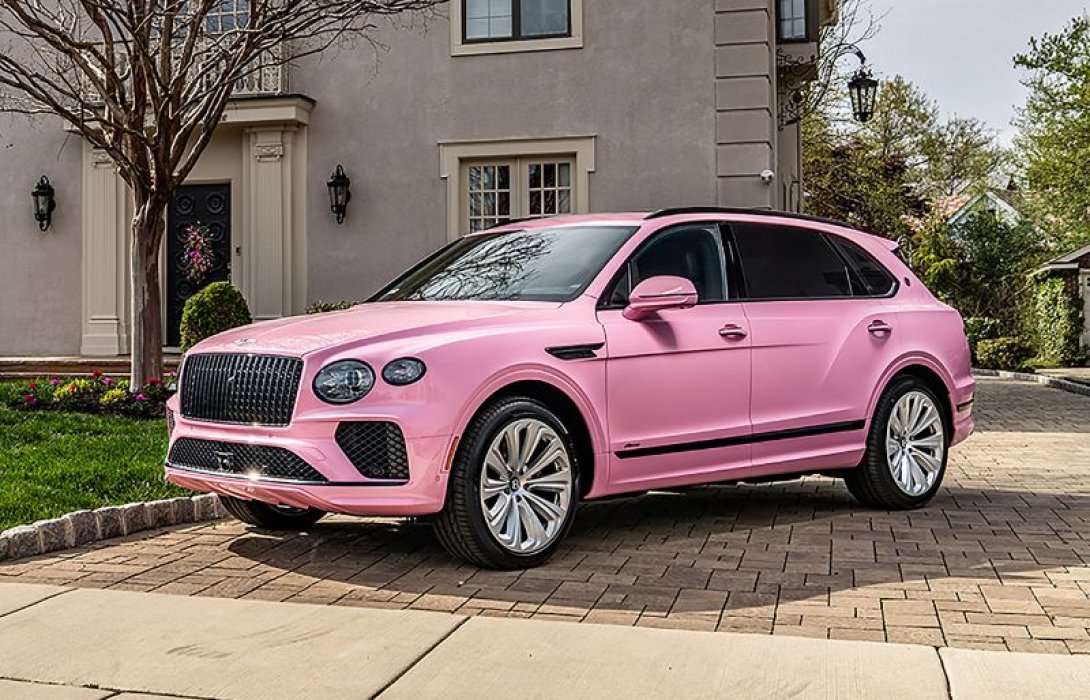 เบนท์ลีย์ มูลินเนอร์ เนรมิต Bentayga เฉดสีพิเศษ Candy Pink พร้อมตัวเลือกอีกกว่า 111 เฉดสีสู่การรังสรรค์ยนตรกรรมในฝันอย่างไร้ขีดจำกัด