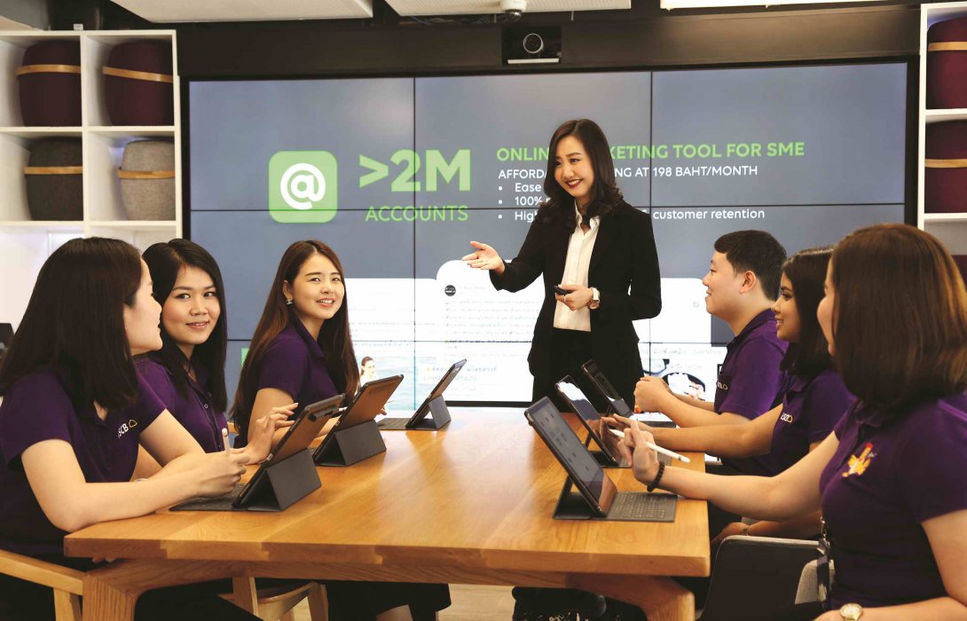 ไทยพาณิชย์ ผนึกพันธมิตร LINE เสริมความรู้ เติม Know-how ช่องทาง LINE@ แก่ทีมงาน SCB SME 