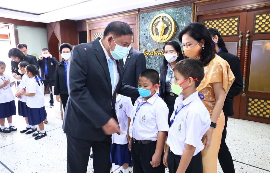 โครงการเด็กไทยสู้ภัยโควิด ส่งมอบหน้ากากผ้าสำหรับเด็กโรงเรียนพื้นที่ติดชายแดนเมียนมาร์ 