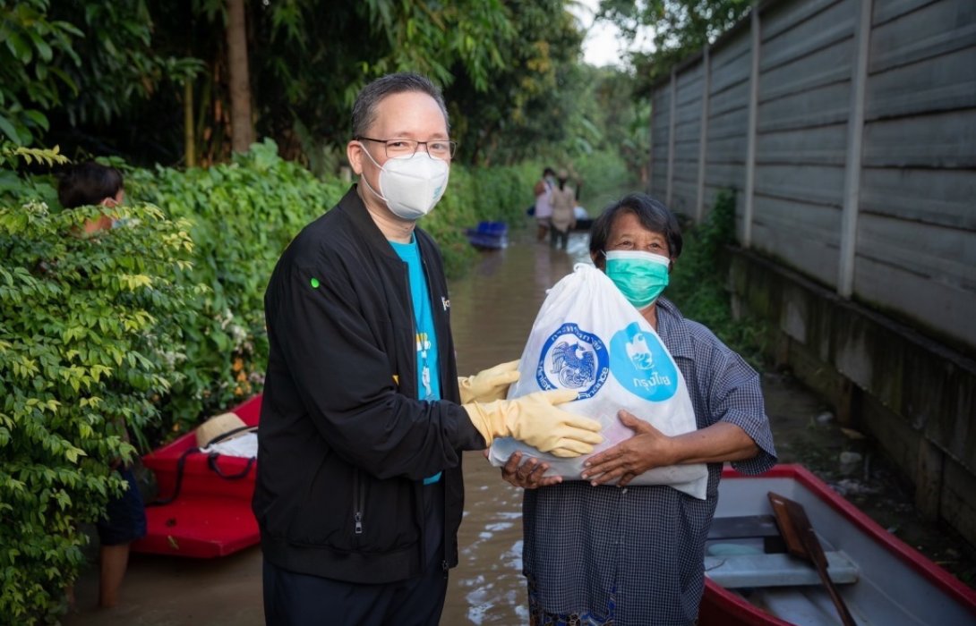 “กรุงไทย” เคียงข้างทุกพลังใจ ลงพื้นที่มอบถุงยังชีพช่วยเหลือผู้ประสบภัยน้ำท่วมปทุมธานี