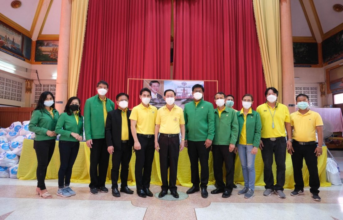 รมว.คลัง และผู้บริหาร ธ.ก.ส. ลงพื้นมอบถุงยังชีพ ผู้ประสบภัยน้ำท่วม จ.พระนครศรีอยุธยา