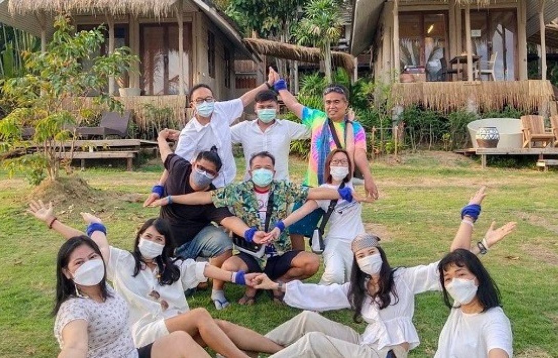 ผู้บริหารเคทีซีนำทัพสื่อมอบเงินบริจาคเข้า 7 มูลนิธิภายใต้กิจกรรม “KTC The New Voyage” @เกาะกูด