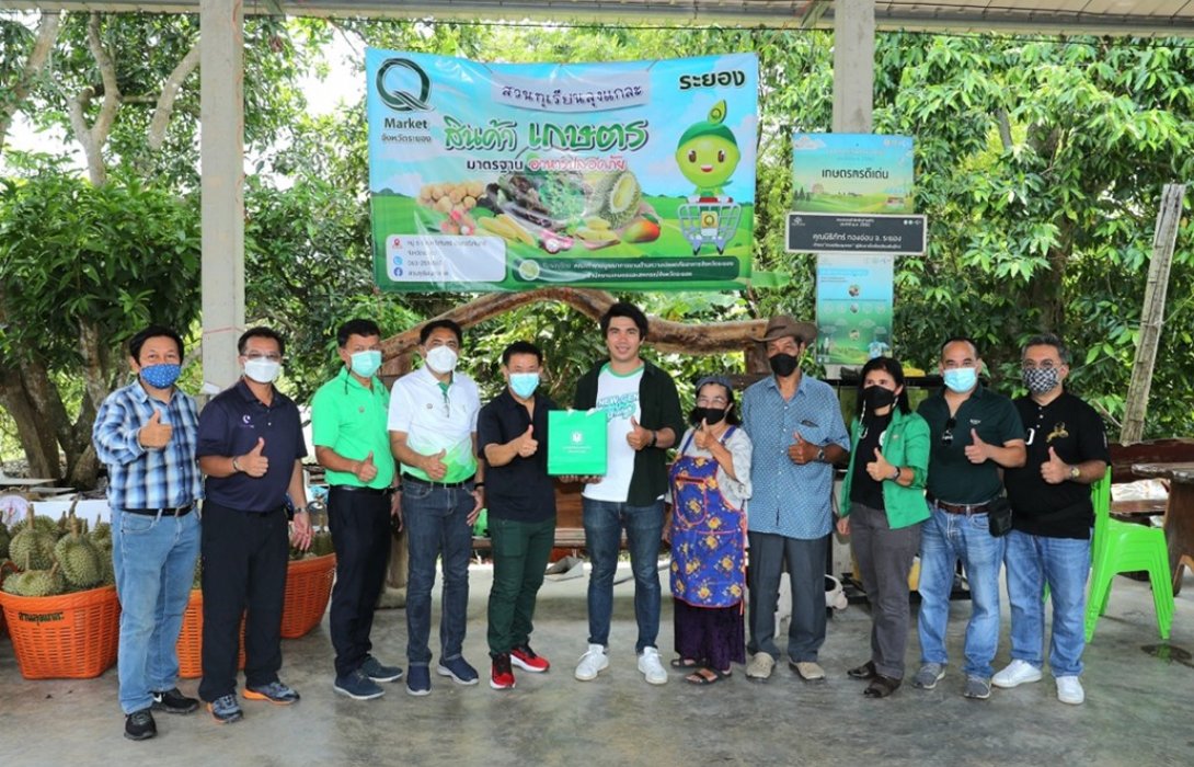 ธ.ก.ส.เยี่ยมชมธุรกิจลูกค้าสวนลุงแกละ จังหวัดระยอง