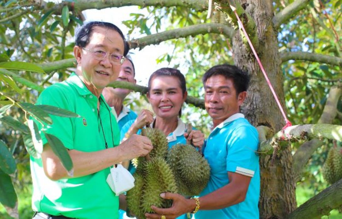 รมว. คลังเยี่ยมชมงานลูกค้า ธ.ก.ส. จังหวัดระยอง