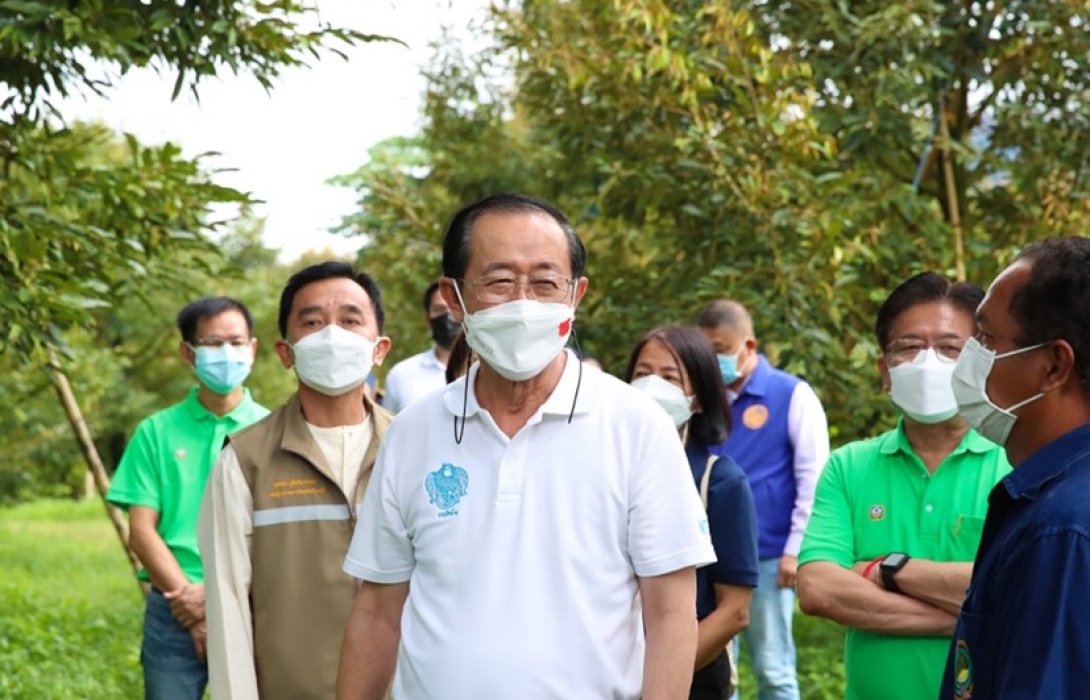 รมว.คลังเยี่ยมชมสวนแปลงใหญ่ทุเรียนตะเคียนทอง จังหวัดจันทบุรี
