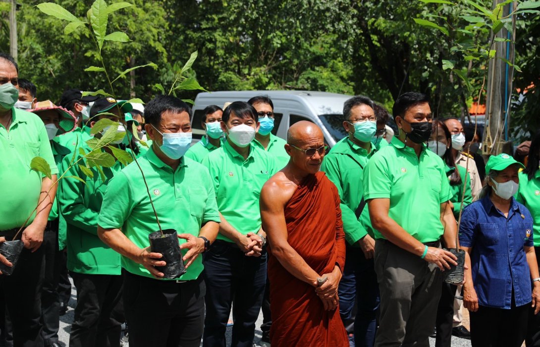 ธ.ก.ส ร่วมปลูกป่าเฉลิมพระเกียรติฯ พระบรมราชชนนีพันปีหลวงฯหนุนเพิ่มพื้นที่สีเขียวลดโลกร้อนและสร้างรายได้จากคาร์บอนเครดิต
