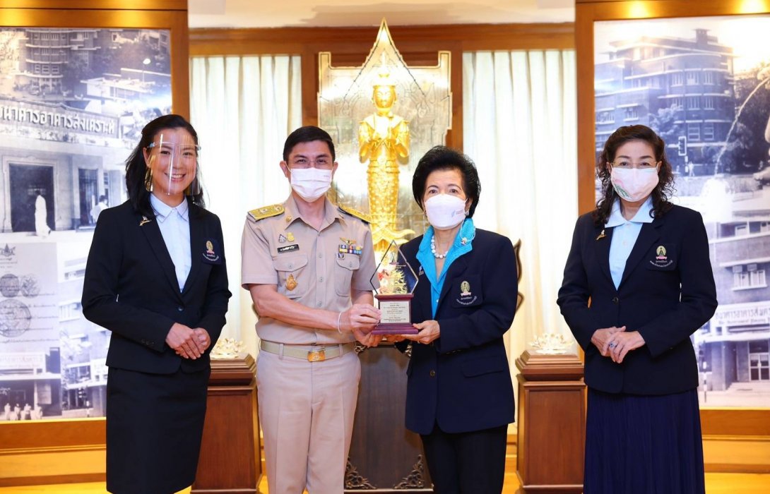 กรรมการผู้จัดการ ธอส. รับรางวัลเชิดชูเกียรติ 