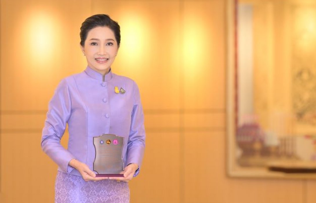 ขัตติยา อินทรวิชัย ซีอีโอกสิกรไทยรับรางวัลสตรีไทยดีเด่น   