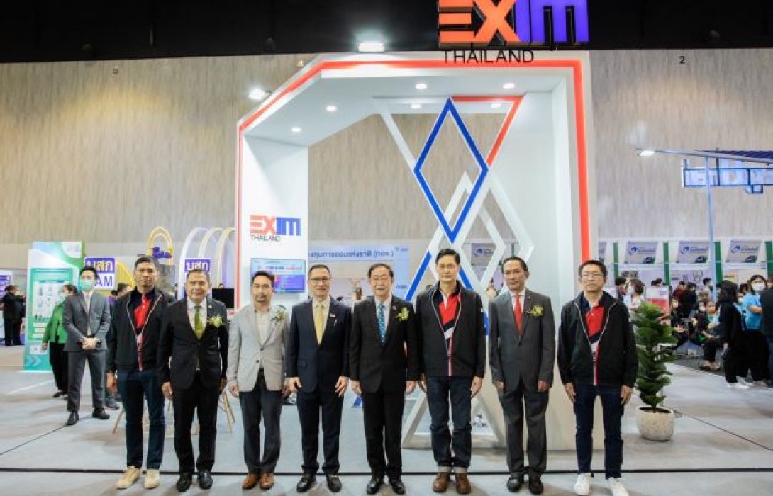 รมว.คลังเยี่ยมชมบูท EXIM BANK ในงานมหกรรมร่วมใจแก้หนี้สัญจร ครั้งที่ 2 จ.ขอนแก่น