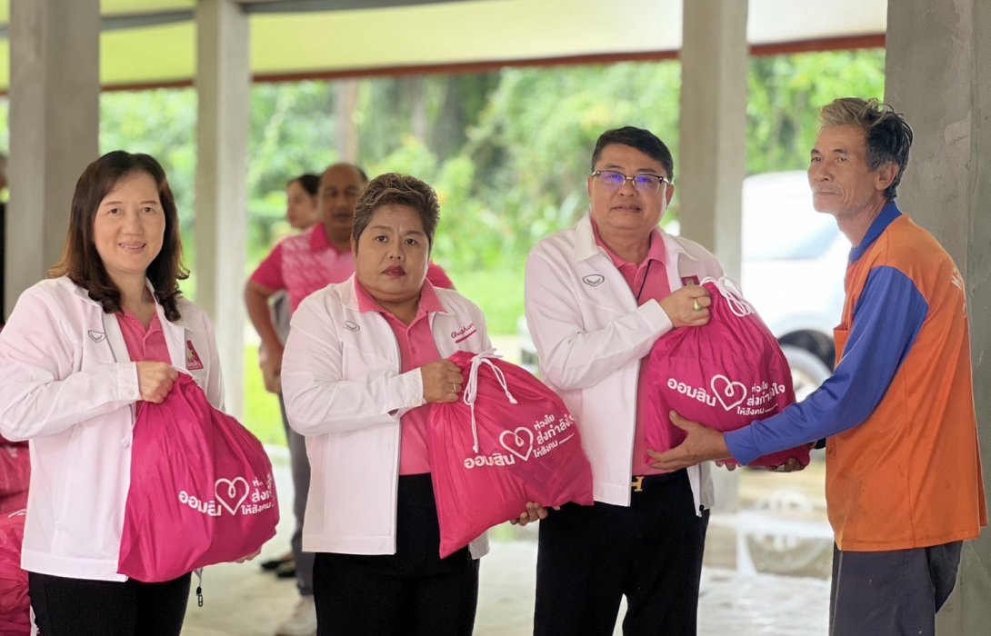 ออมสินห่วงใย มอบถุงยังชีพแก่ผู้ประสบอุทกภัย ในพื้นที่จังหวัดชุมพร  