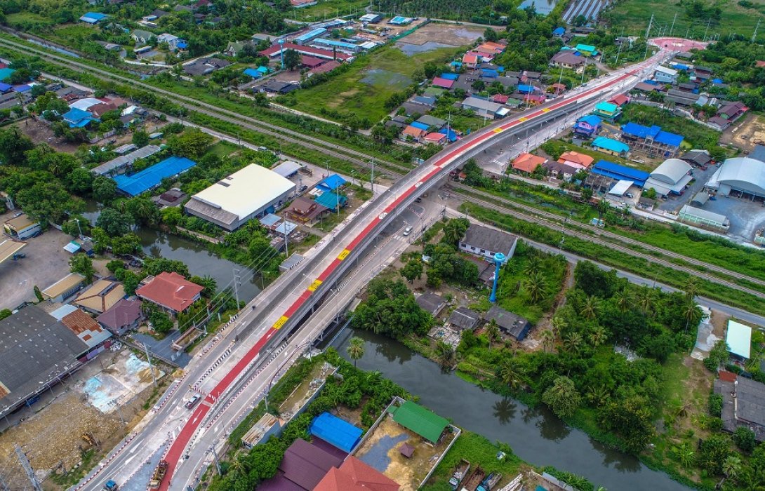 ทช.สร้างสะพานข้ามจุดตัดผ่านทางรถไฟ จ.นครปฐม เสร็จแล้ว