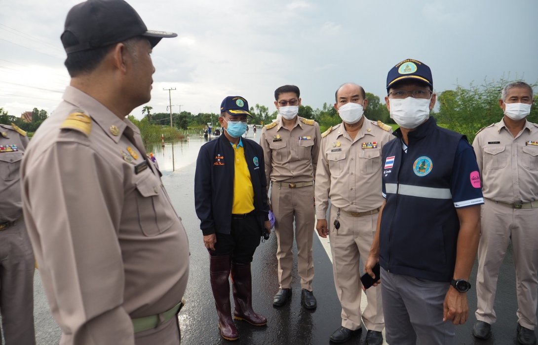 อธิบดีกรมทางหลวงชนบท ลงพื้นที่ถนนสาย สร.3032 จ.สุรินทร์ ดูแลถนนได้รับผลกระทบจากอุทกภัย 