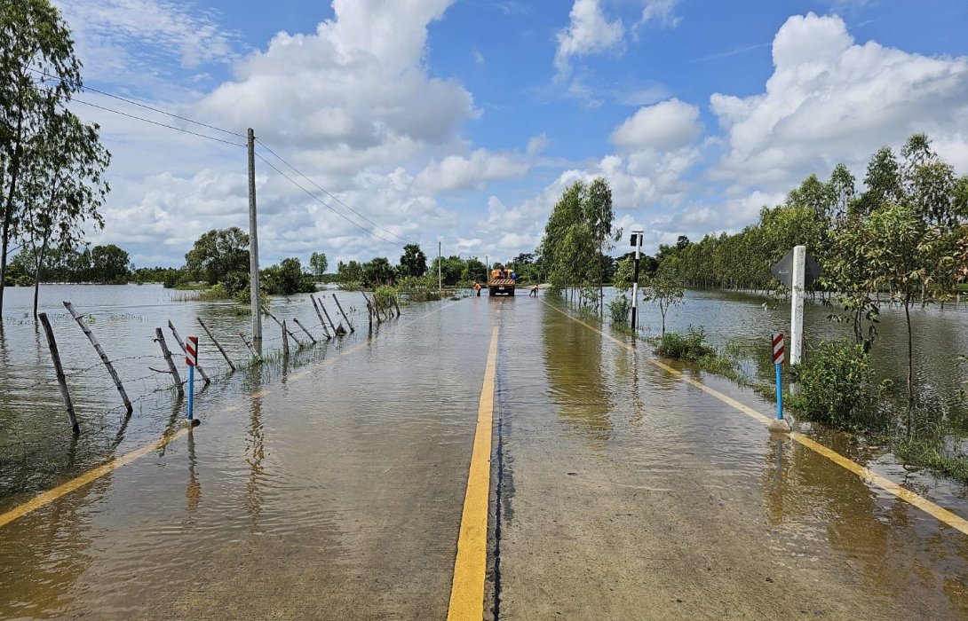 ทช. ติดตามสถานการณ์อุทกภัยบนถนนในพื้นที่ จ.ยโสธร อย่างต่อเนื่อง พร้อมติดตั้งป้ายเตือนเพื่ออำนวยความสะดวกปลอดภัยให้กับประชาชน