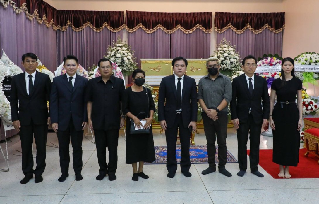“สุรพงษ์” เป็นประธานพิธีสวดพระอภิธรรม พนักงานขับรถไฟที่เสียชีวิตจากเหตุรถไฟชนกับรถพ่วง 18 ล้อ ณ วัดดอนเมือง