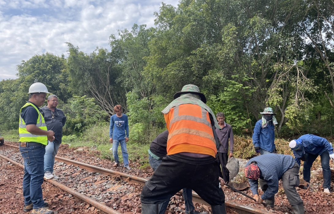 น้ำท่วม! การรถไฟฯ แจ้งงดเดินขบวนรถสายธนบุรี - น้ำตก ช่วงระหว่างสถานีน้ำตก - วังโพ เป็นการชั่วคราว 