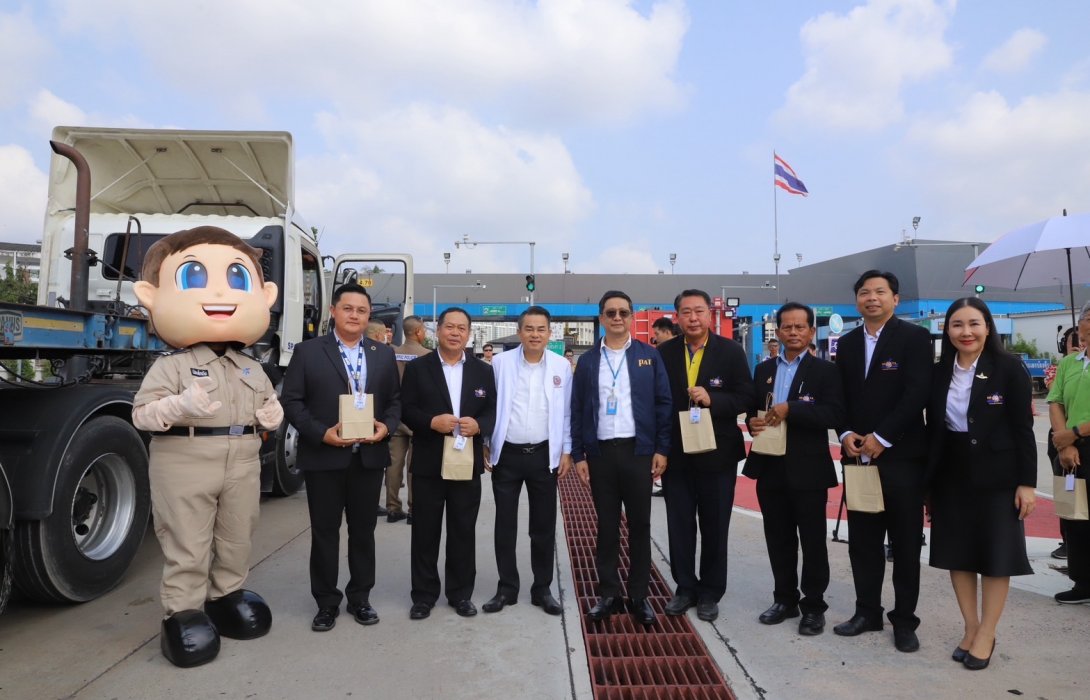 มนพร “กำชับ” สงกรานต์นี้คมนาคมปลอดภัยด้วย “ราชรถยิ้ม” ย้ำ “การท่าเรือฯ” ตรวจสอบรถบรรทุกสินค้าล็อกสลักนิรภัยระหว่างสัญจรตลอดช่วงเทศกาล 