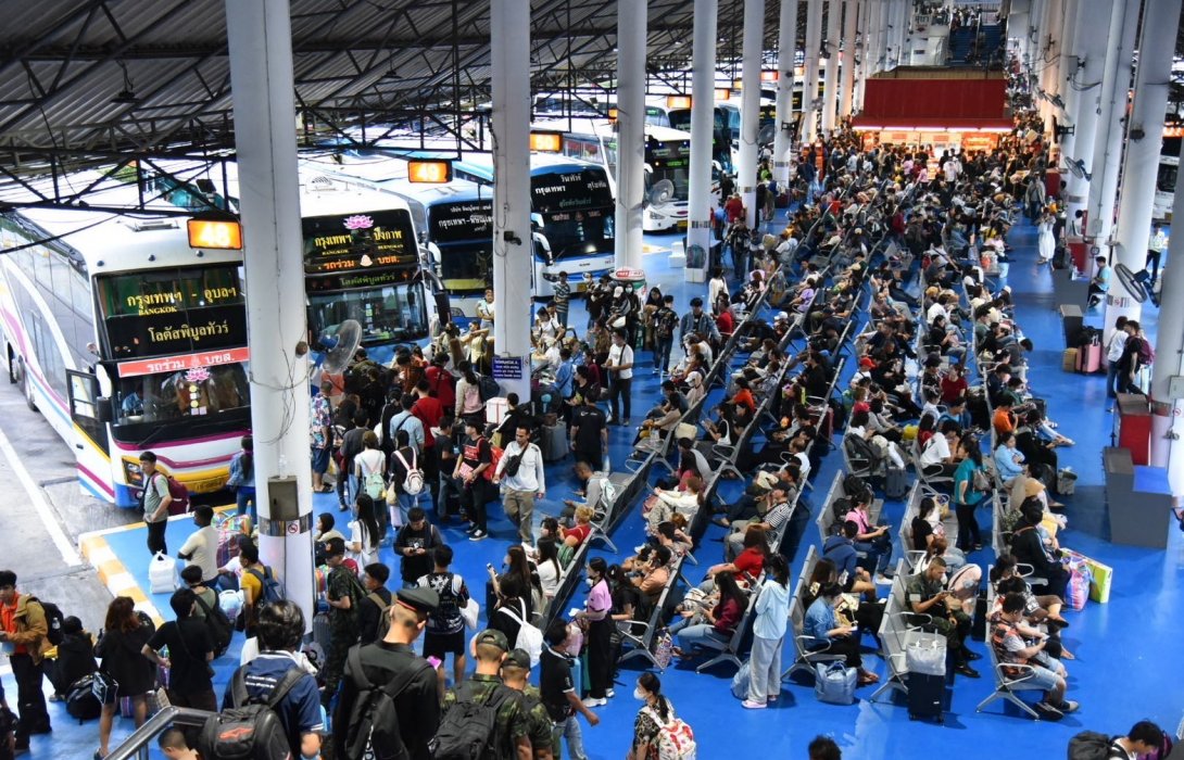 “บขส.” เผยบรรยากาศการเดินทาง “หมอชิต 2” ประชาชนทยอยเดินทางกลับบ้านสงกรานต์ต่อเนื่อง คาดวันนี้กว่า 1.2 แสนคน
