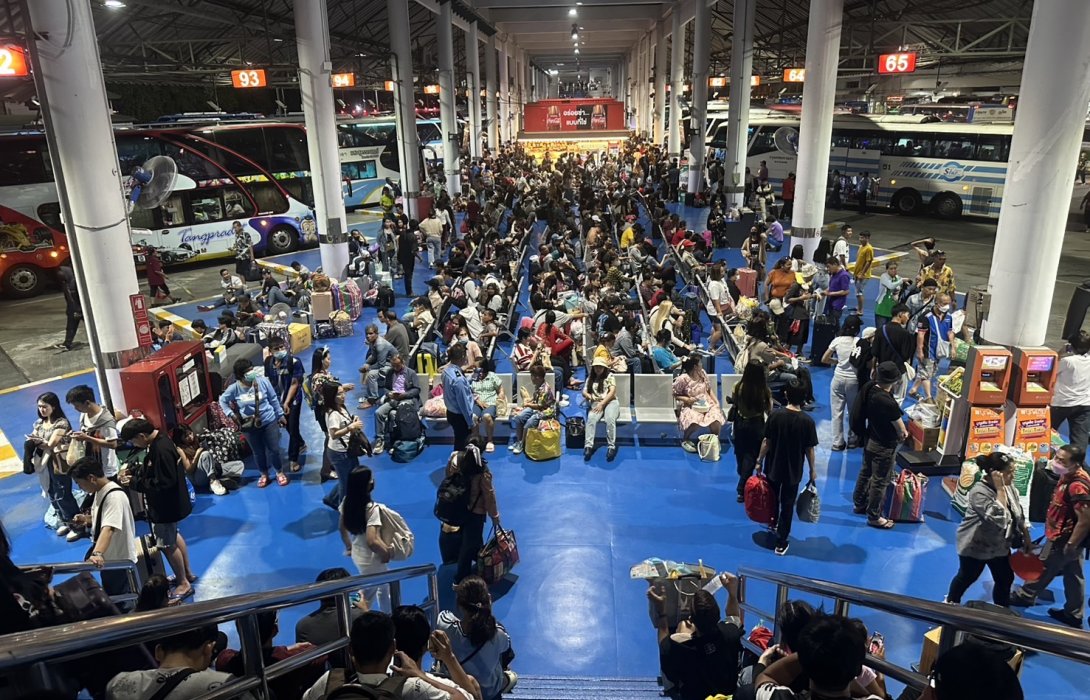 หมอชิต 2 คึกคัก !!! ประชาชนเดินทางกลับภูมิลำเนา กว่า 9 หมื่นคนแล้ว