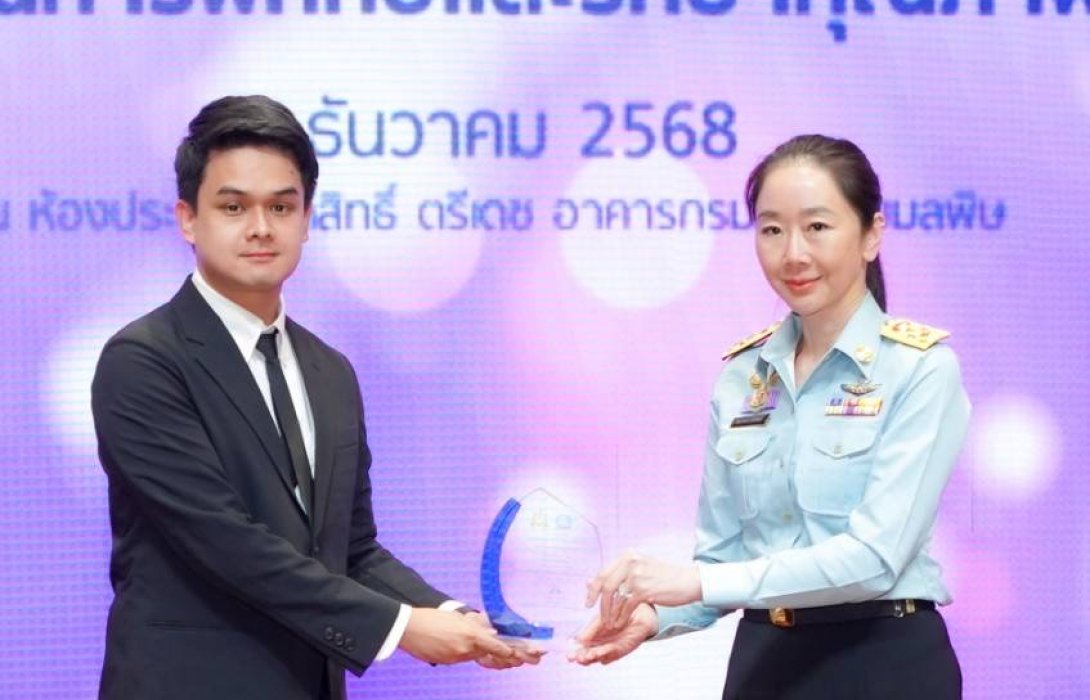 ผู้บริหารไทยสมายล์บัส คว้าโล่เกียรติยศ ผู้บริหารรุ่นใหม่ผู้ผลักดันการรักษาสิ่งแวดล้อม