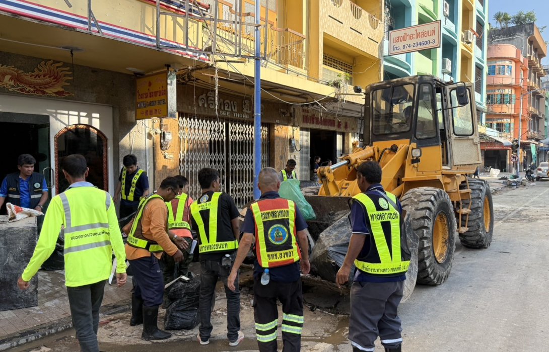 “พิพัฒน์” เร่งฟื้นฟูถนนสงขลา - ภาคใต้ มอบกรมทางหลวงชนบท คืนเส้นทางให้ประชาชนเร็วที่สุด พร้อมดูแลผู้ประสบภัยอย่างต่อเนื่อง