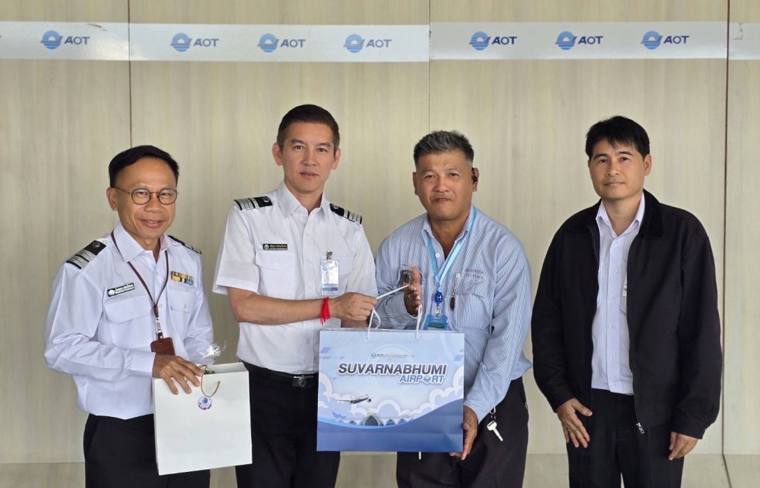 ท่าอากาศยานสุวรรณภูมิชื่นชมผู้ขับขี่รถยนต์รับจ้างสาธารณะ แสดงความซื่อสัตย์ส่งคืนโทรศัพท์มือถือผู้โดยสาร