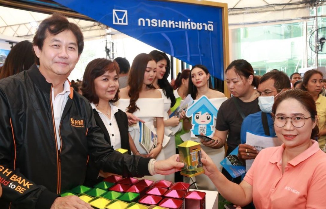 ประชาชนแห่จองสิทธิบ้านการเคหะแห่งชาติในงานบ้านล้านหลัง 