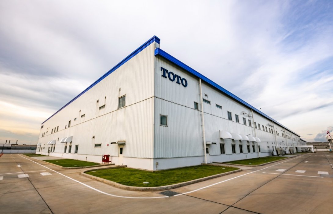 โตโต้ พาชมสายการผลิตโรงงานผลิตฝารองนั่งอัตโนมัติWASHLET เผยโฉมฝารองนั่งอัตโนมัติรุ่นใหม่ล่าสุด