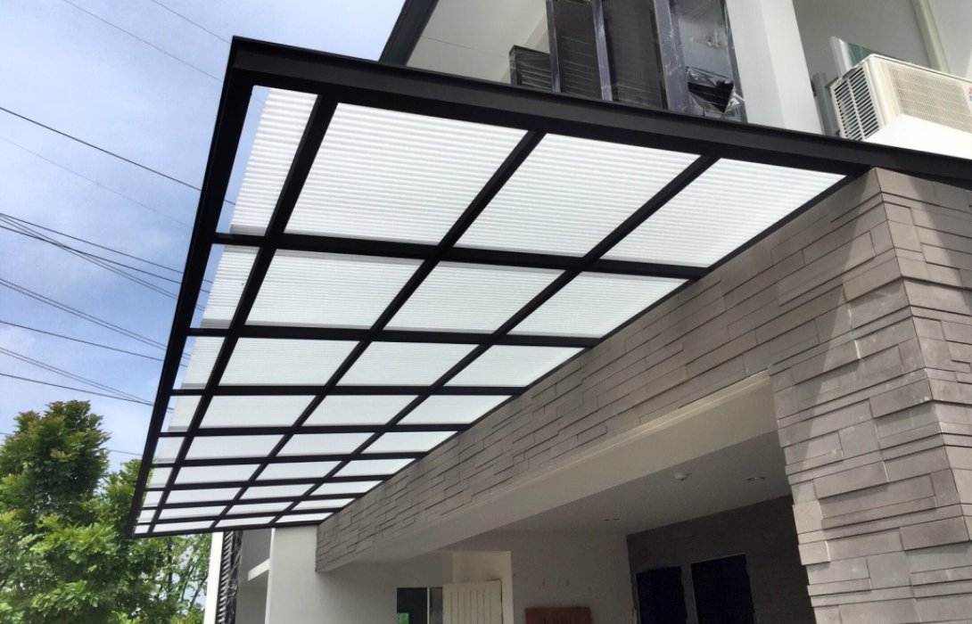 เพิ่มฟังก์ชั่นใช้งานโรงรถ ต่อเติมติดตั้งกันสาด เนรมิตพื้นที่แห่งความสุข