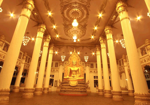 ณ ธาตุพนม เพลส ตักบาตรข้าวเหนียวในบูติค โฮเทล