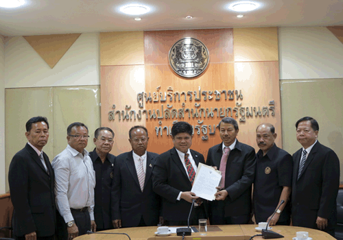 สภาเกษตรกรบุกทำเนียบจี้นายกฯแก้ปัญหาราคาปาล์มวูบ