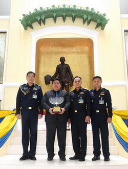 รับมอบโล่ประกาศเกียรติคุณ